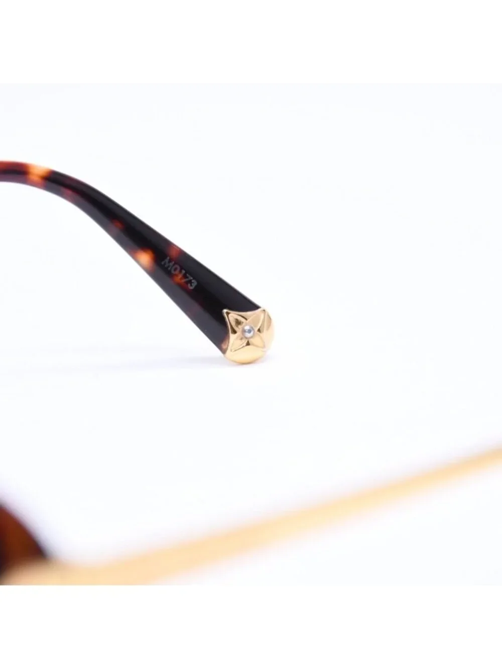 Louis Vuitton LV Blue Bell Sunglasses Eyewear Tortoiseshell Color Gold